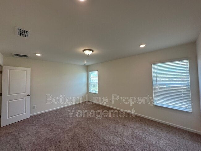Building Photo - 5278 Maynard Hl Dr