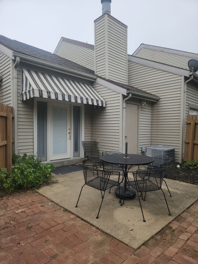 Building Photo - 1106 Loft Cove