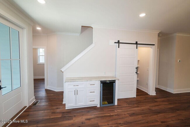 Building Photo - 476 Yadkin Rd