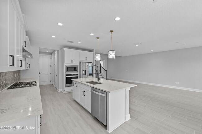 Building Photo - 27 Oak Pk Dr