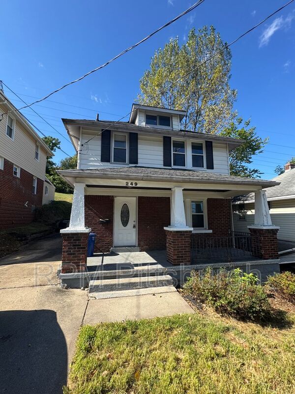 Primary Photo - 249 Elwyn Ave