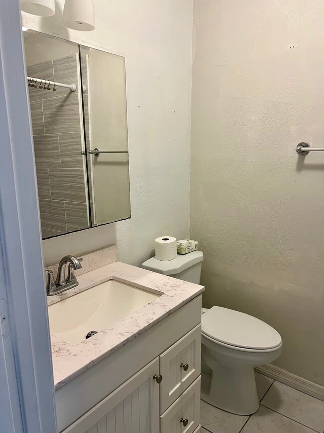 Building Photo - 3033 SW Collings Dr