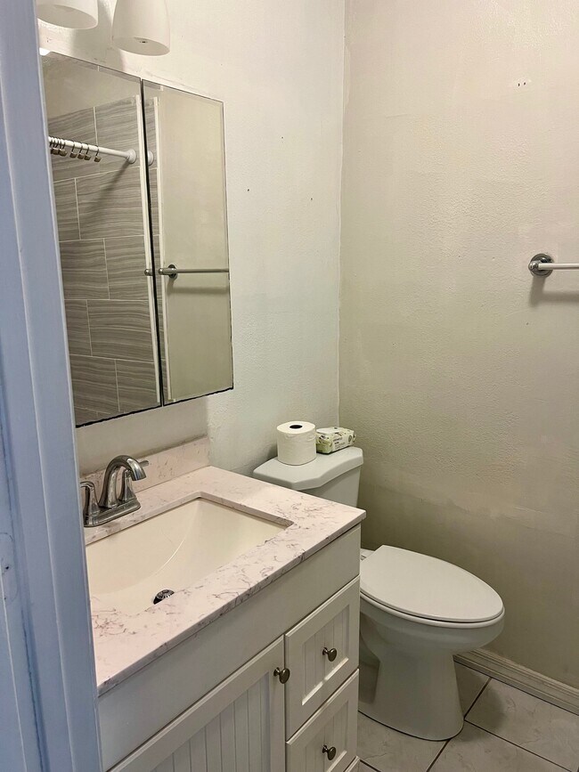 Building Photo - 3033 SW Collings Dr
