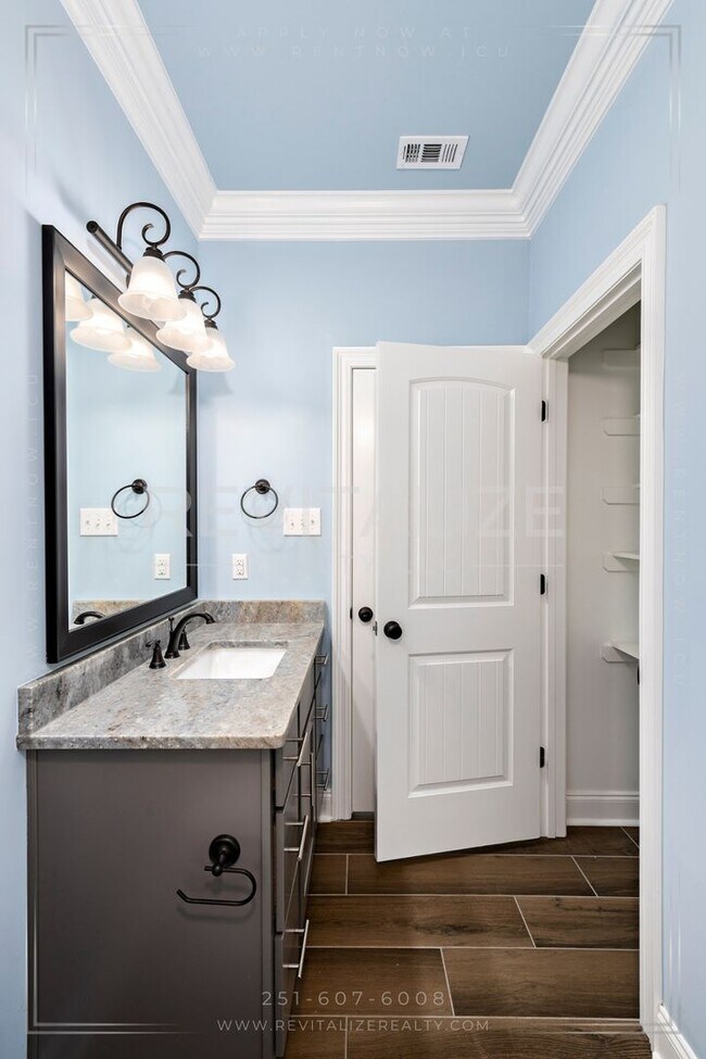 Building Photo - HALF-DEPOSIT SPECIAL! Stunning Luxury Home in Silverhill with Huge Diamond Shaped Backyard!