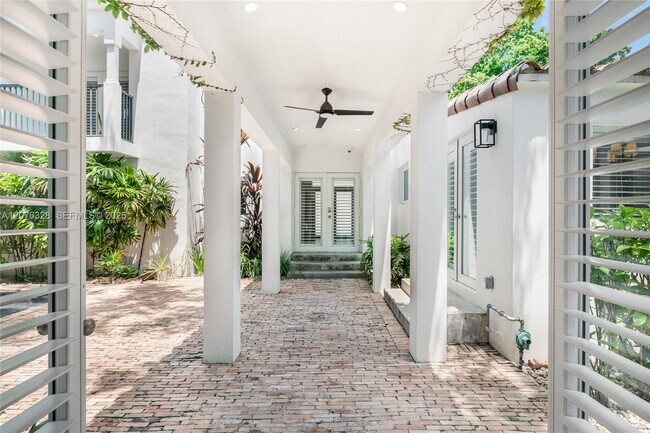 Building Photo - 100 Sarto Ave