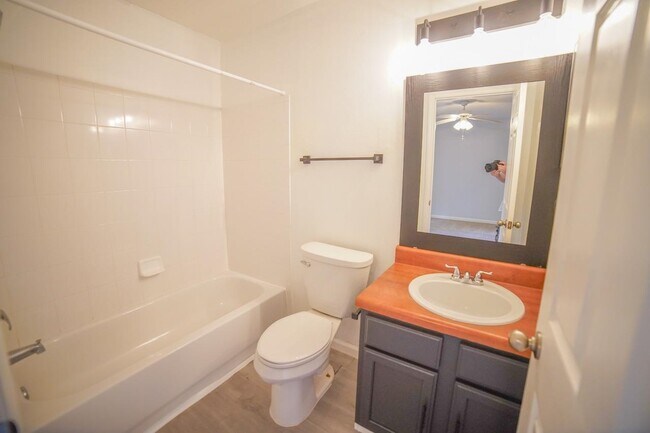 Building Photo - 741 White Dr