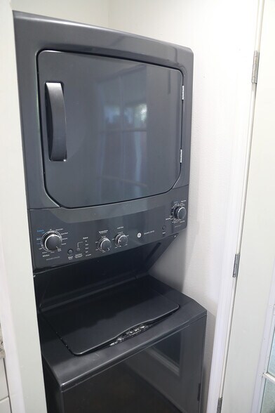 Building Photo - 211 N Huntington St