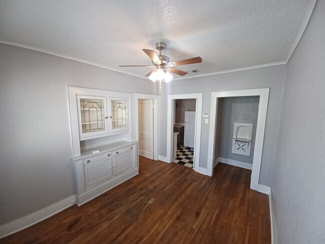 Building Photo - 214 Funston Pl