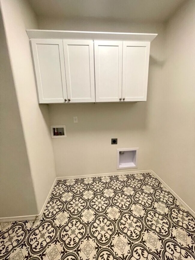 Building Photo - Beautiful like new 3 bedroom Hayden home i...