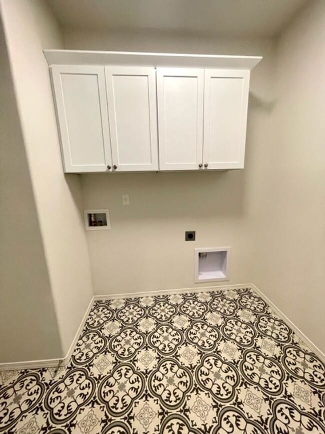 Building Photo - Beautiful like new 3 bedroom Hayden home in Prineville!