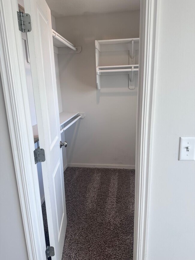 Building Photo - 3 Bed | 2.5 Bath | 1 Car Garage Townhome in Grain Valley