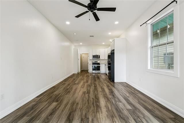 Building Photo - 429 S Genois St