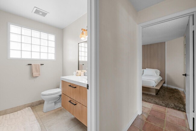 Building Photo - 12541 Shoreside Ln