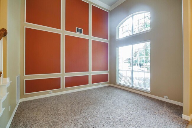 Building Photo - 2412 Arbor Dr