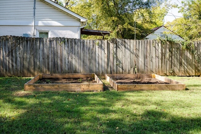 Building Photo - 304 Edith Ave