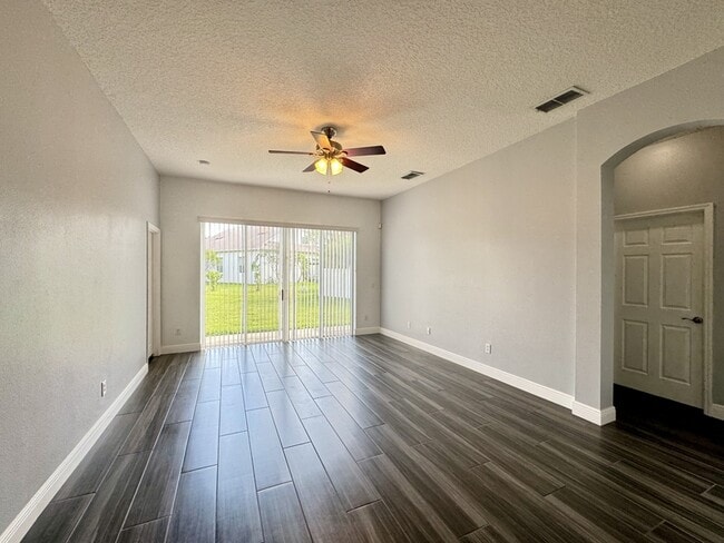 Building Photo - 11056 Dawnview Ln