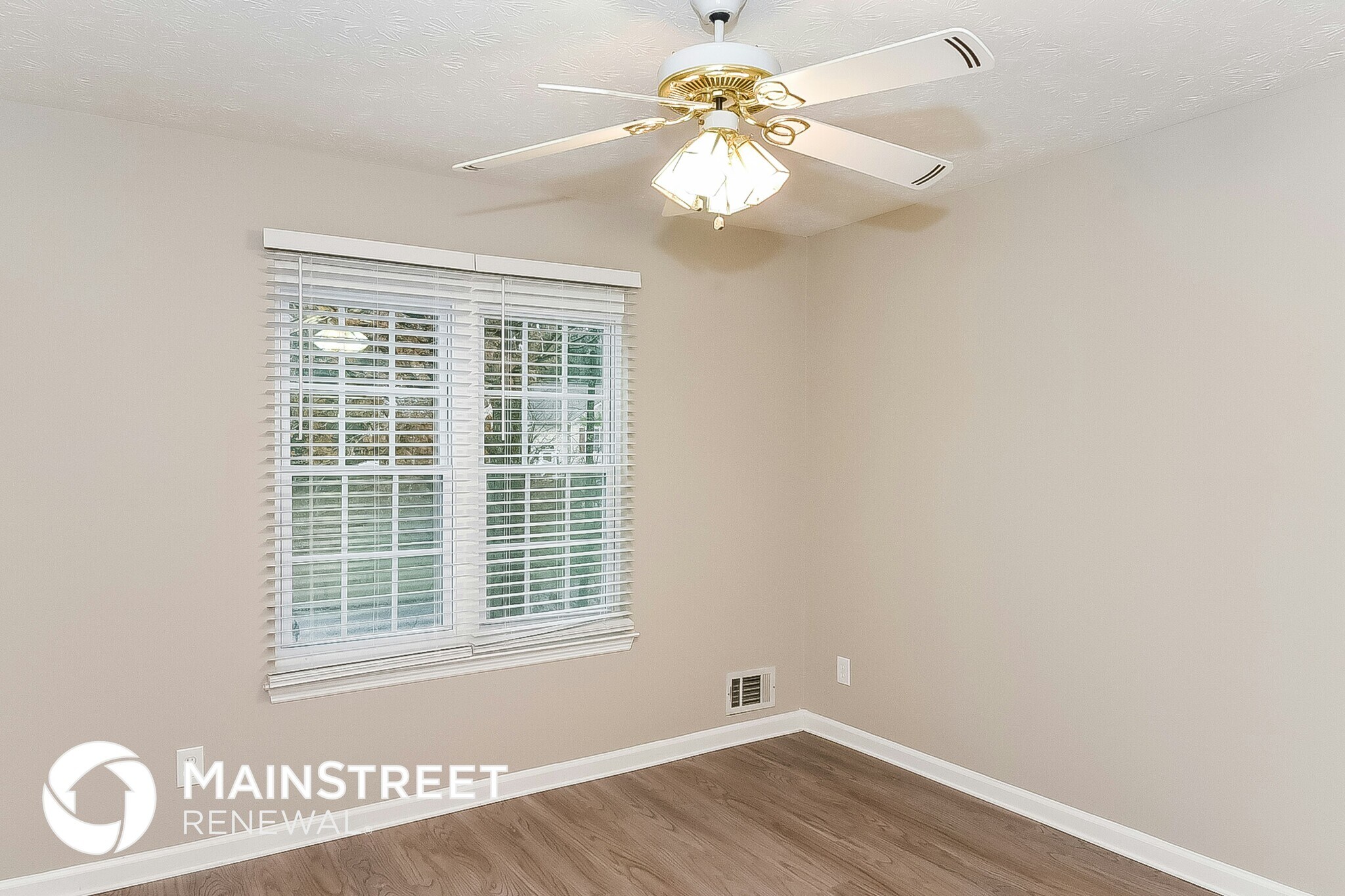 Building Photo - 1685 Versailles Dr