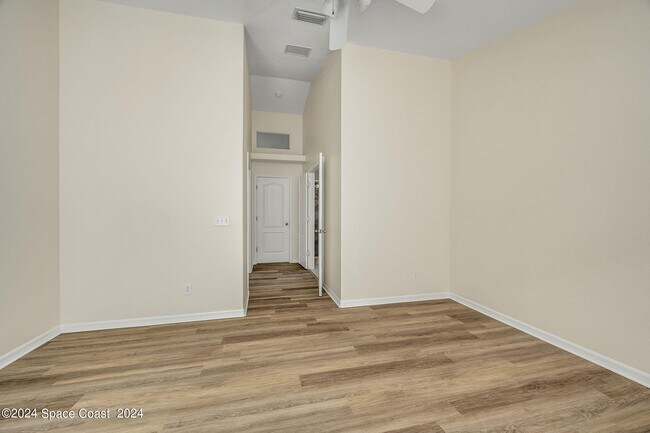 Building Photo - 1216 Foxridge Pl