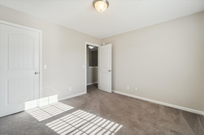 Building Photo - AVAILABLE NOW! (Pet Friendly)