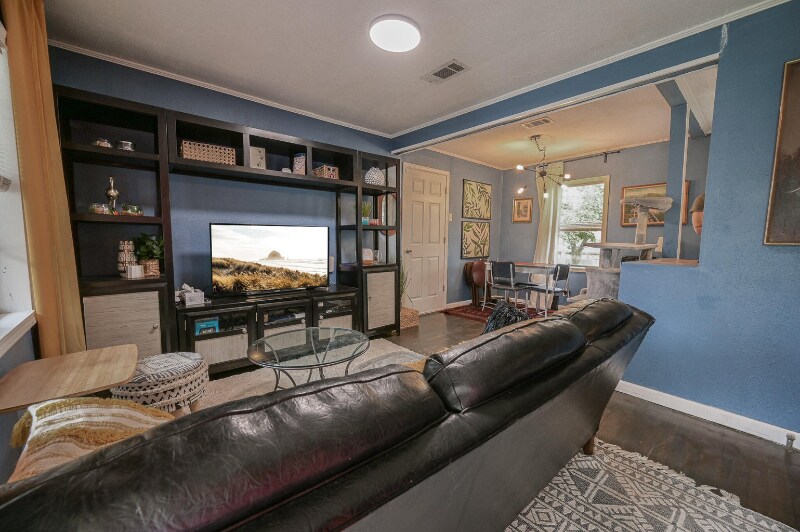 Building Photo - 1403 Aaron Ave