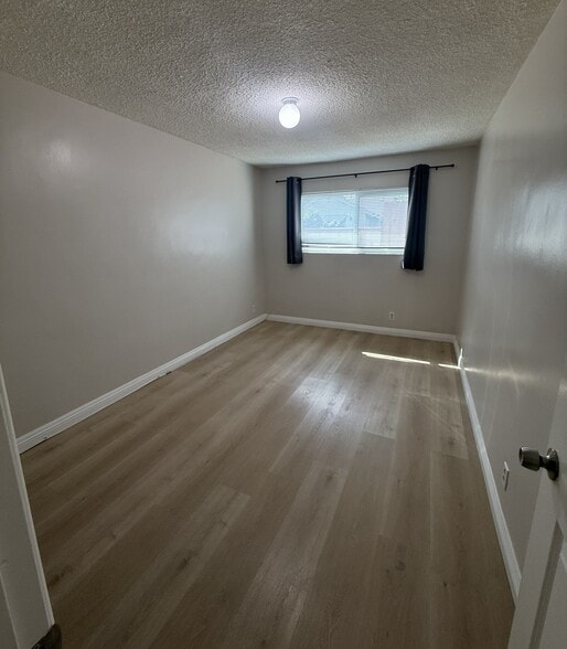 Building Photo - 503 W Linda Vista Ave