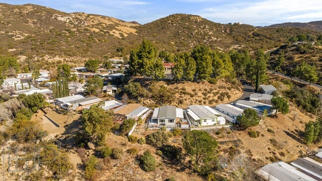 Building Photo - 55+ Senior Community~ 2 bed/2 bath with Am...