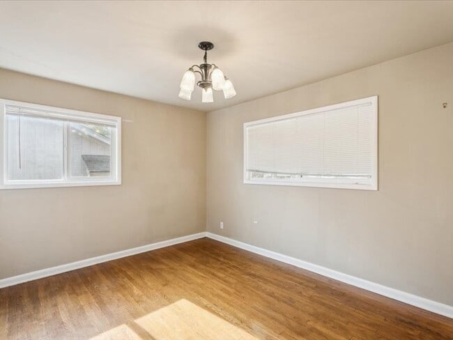 Building Photo - 2607 S Maplewood Ave