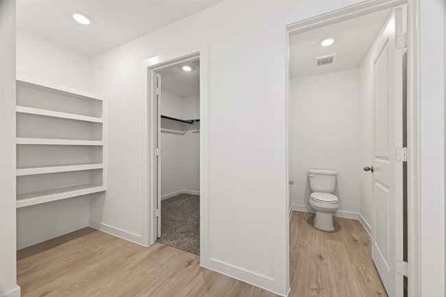 Building Photo - 3827 Langridge Dr