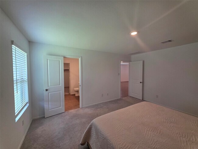 Building Photo - 314 Riverwood Village Ln
