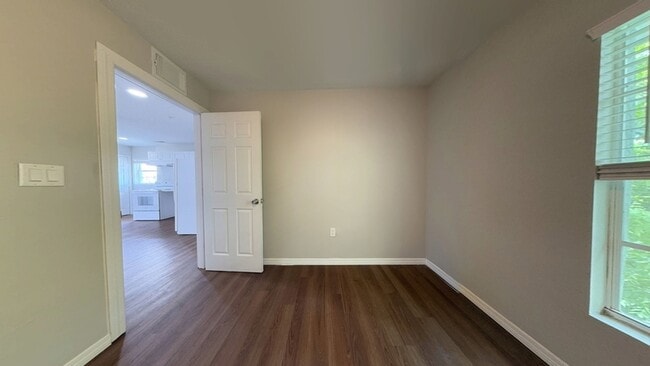 Building Photo - 425 F St