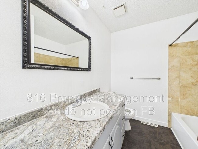 Building Photo - 10514 E 41st Terrace