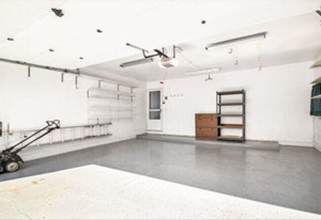 Building Photo - 6609 Merrick Dr