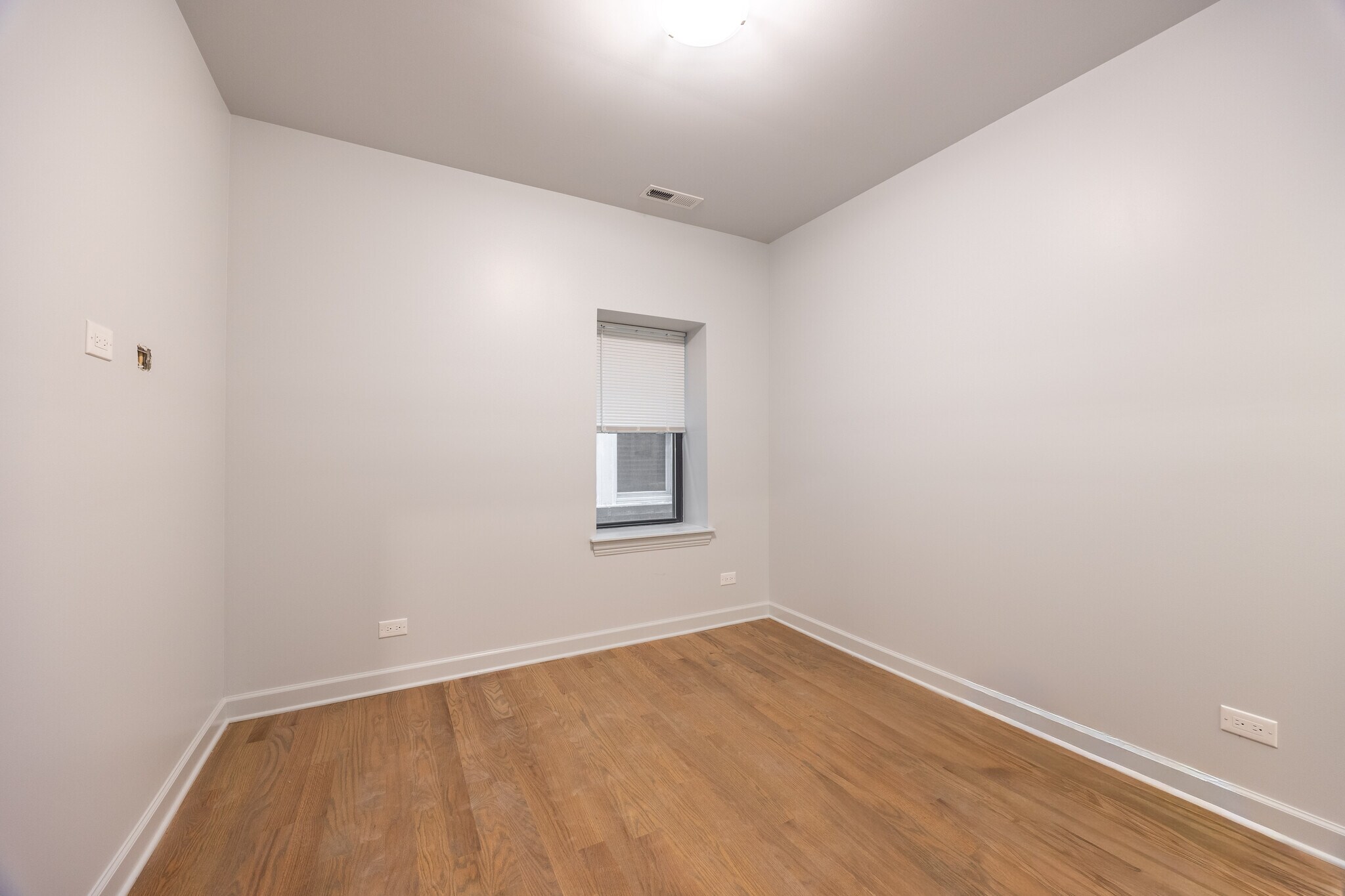 Building Photo - 3708 N Sawyer Ave