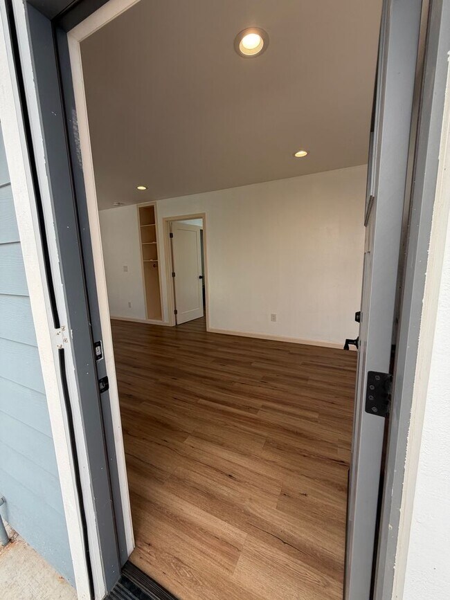 Building Photo - 7210 Zelinda Dr