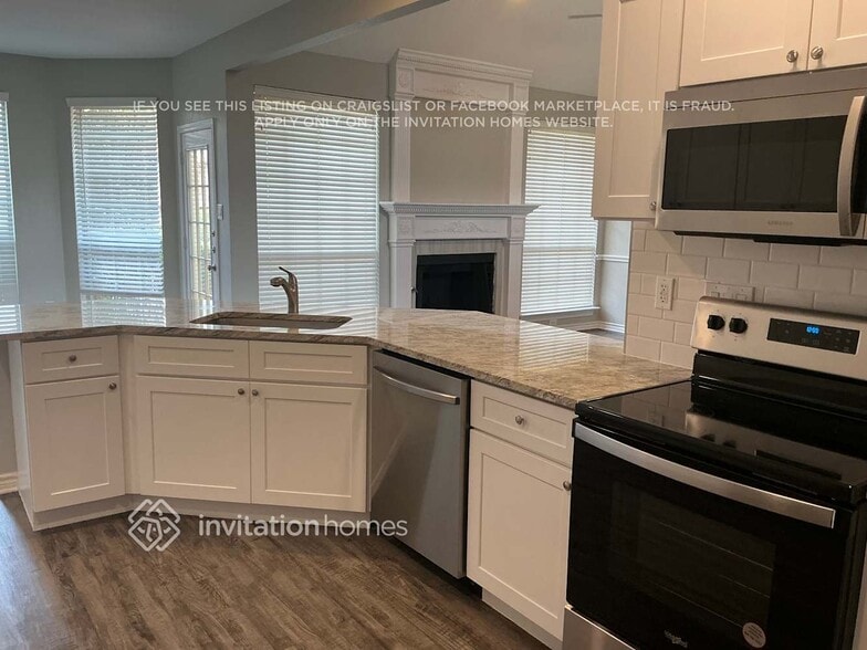 Building Photo - 2121 London Dr