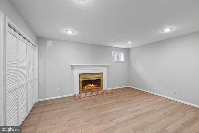 Building Photo - 299 S Pickett St