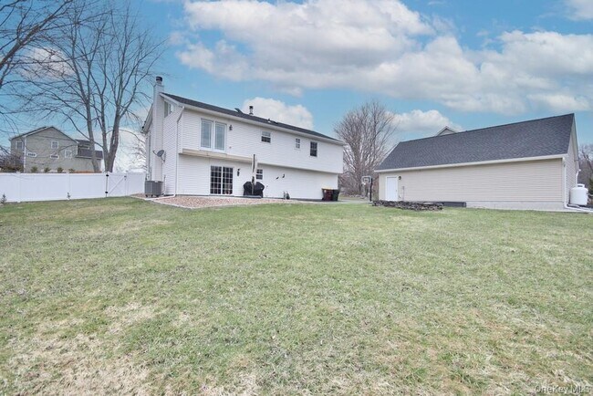 Building Photo - 478 Lake Rd