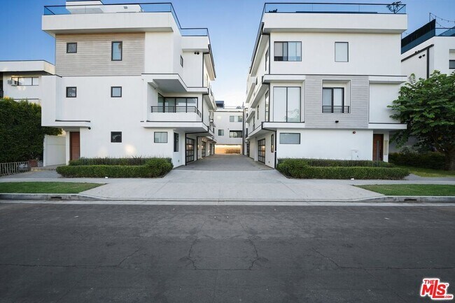 Building Photo - 735 N Gramercy Pl