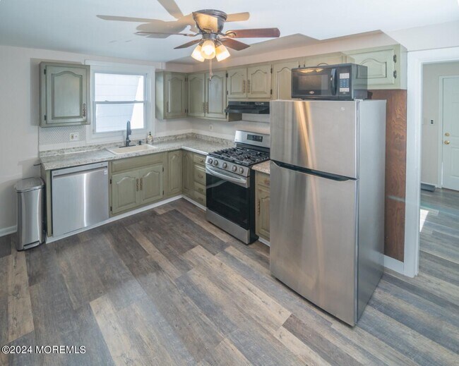 Building Photo - 1119 1st Ave