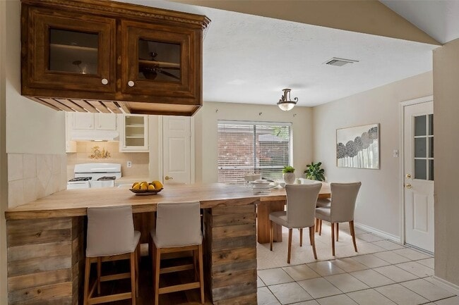 Building Photo - 14154 Whispering Palms Dr