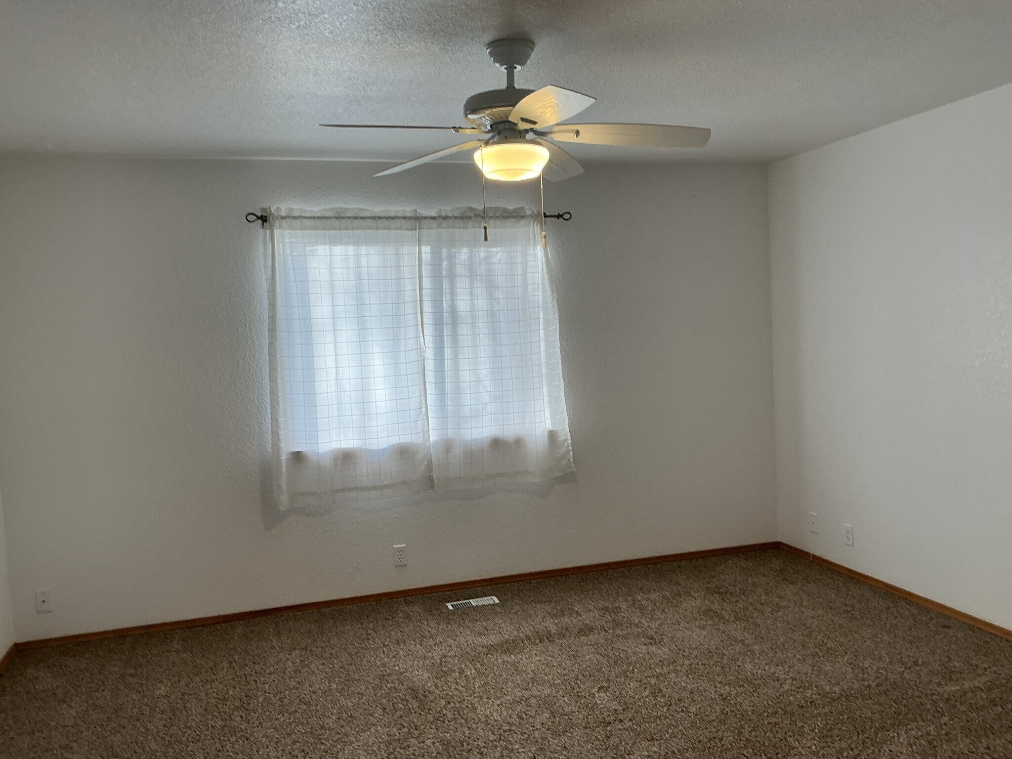 Master Bedroom - 2027 North Dove Avenue