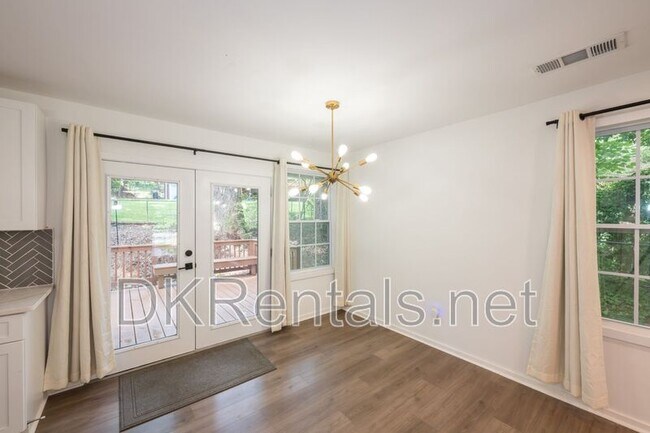Building Photo - 83 Lucia Dr SE