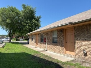Building Photo - 204 W Avenue F