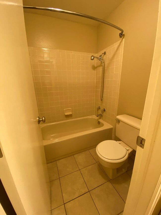 Building Photo - 3565 Windmill Dr