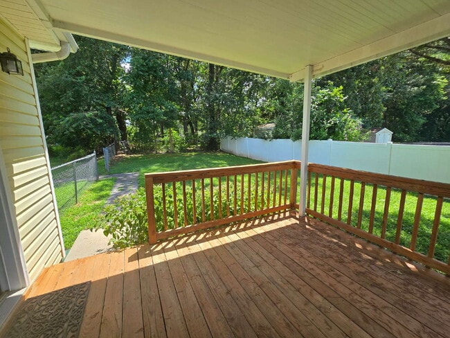 Building Photo - 460 Caney Ln