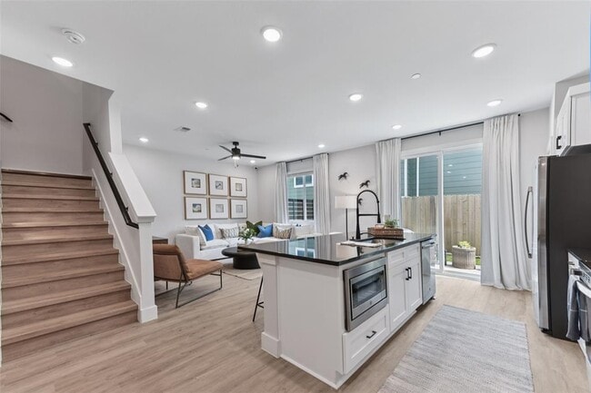 Building Photo - 9304 Felix Sparke Dr