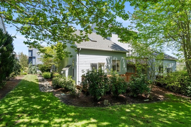 Building Photo - Newly Updated 2 Bed/2 Bath Home in Private...