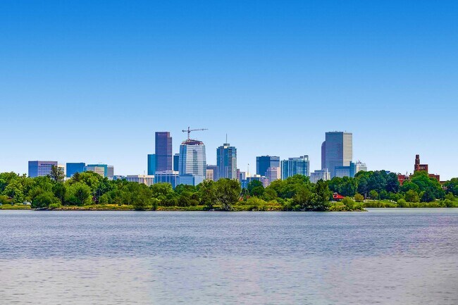 Building Photo - 4 Bed 2.5 Bath Available Now in Sloans Lake!