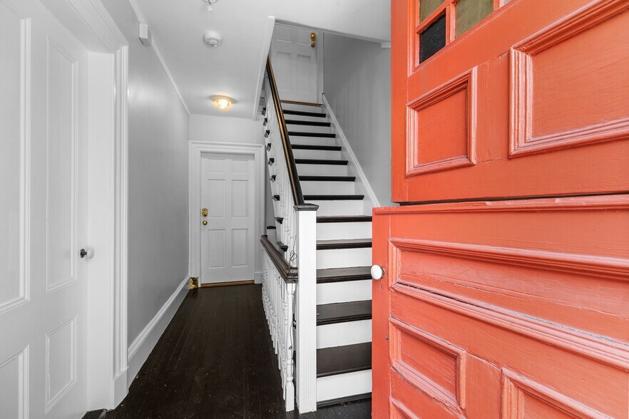 Building Photo - 501 Spring St