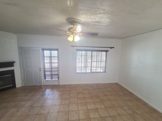 Building Photo - Home with All Utilities Included Now Available in Calexico!